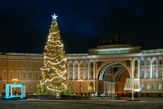 The main New Year tree of St. Petersburg on Palace Square against the background of the arch of the General Staff of the Hermitage, St. Petersburg, Russia