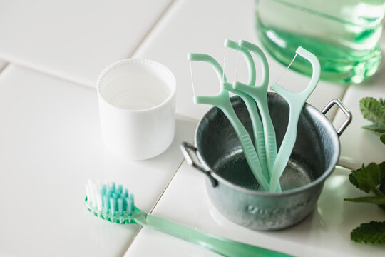 デンタルケア　デンタルフロス　糸ようじ