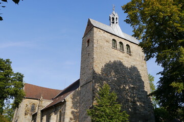 Fototapeta na wymiar Romanischer Kirchturm Stiftskirche Wunstorf