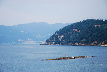 La costa del Mar Ligure a Lerici, in provincia di La Spezia.