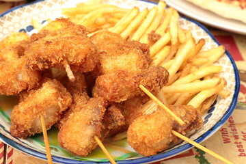 パーティー料理（串カツとフライドポテト）