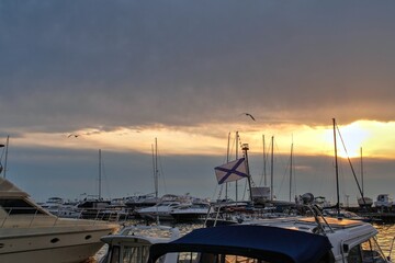 Obraz na płótnie Canvas sunset at the marina
