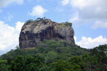 Fototapeta na wymiar Sri Lanka, rock and fortress of Sigiriya with lion's paws