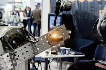 Arc welding robot. Example of working with a laser pointer