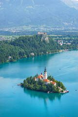Bled lake and island with church build on and castle on rock in background during summer, Slovenia, Europe © Sebastian