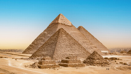 A view of the great pyramids, Giza, Egypt. - obrazy, fototapety, plakaty