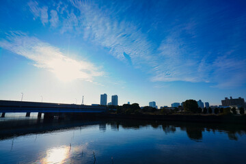 青い空と幕張の街並み