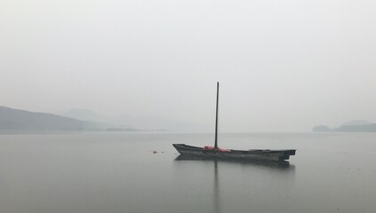 Fototapeta premium 빈 배, 두물머리