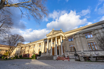 Obraz premium View of Istanbul Archeology Museum on a sunny day. Istanbul archeology museum is the largest museum in Istanbul, Turkey.
