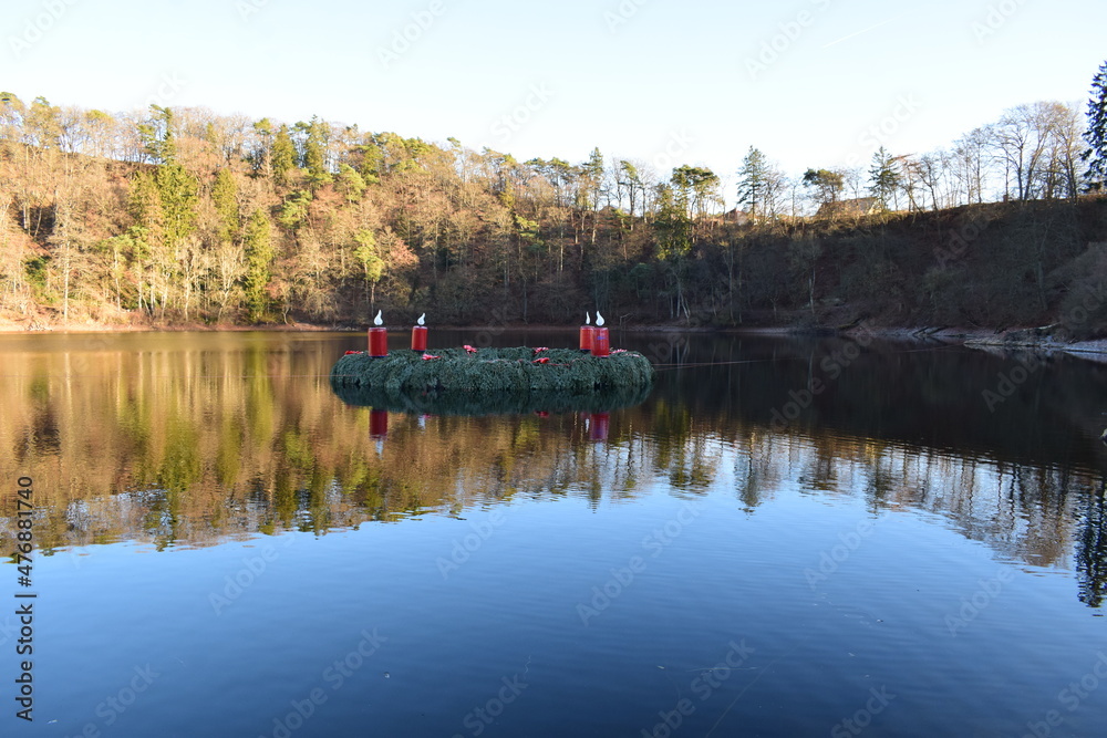 Canvas Prints schwimmender Adventskranz im Schatten des Ulmener Mars