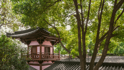 Fototapeta na wymiar Traditional Chinese architecture at Hanshan Temple, in Suzhou, China