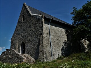 Fototapeta premium Wallfahrtskirche auf dem Bleidenberg in Oberfell an der Mosel