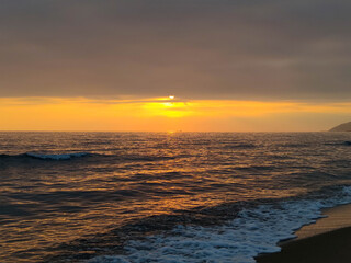Obraz premium evening november sky with sunset over mediterranean sea/beach at autumn 