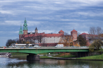 Obraz premium Grunwald Bridge over the Vistula and Wawel Castle behind. View from the deck of a ship on the Vistula