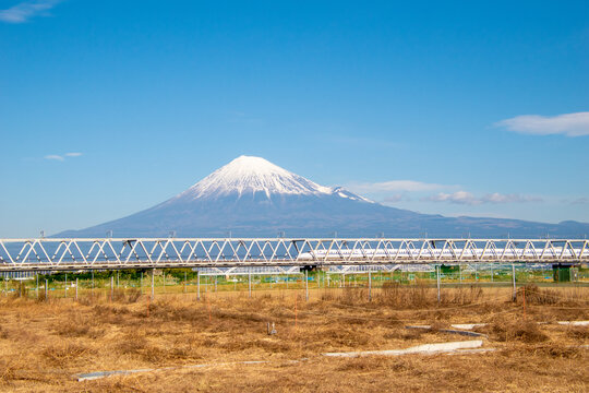 富士山と富士橋梁と新幹線