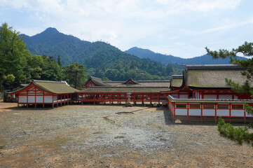 日本三景やユネスコ世界文化遺産に指定されている厳島神社。瀬戸内海に浮かぶ広島県の宮島にある。