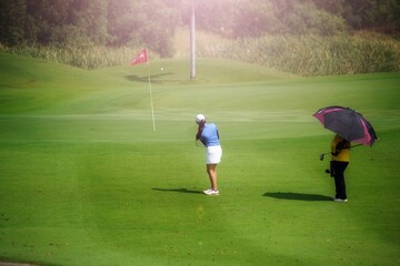 Obraz premium person playing golf