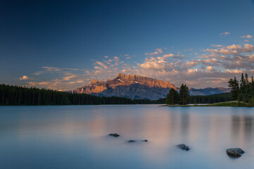 Obraz na płótnie Canvas Rundle Mountain reflecting in Two Jack Lake in Banff National Park at sunrise.