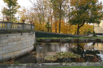 Brunnen und Teich vor der Terrasse am Albrechtsschloss in dresden