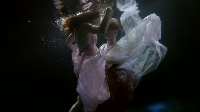 Misrlik qizlarning yalangoch fotosuratlari