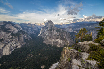 Fototapeta na wymiar Halfdome from Glacier point, Yosemite national park, California