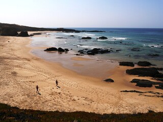 Plage de basalte noir à Almograve en Alentejo au Portugal