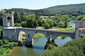 Fototapeta na wymiar Puente Medieval de Besalu