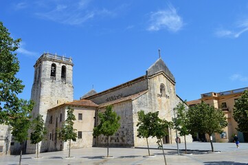 Iglesia Romanica de Besalu,siglo X al XII