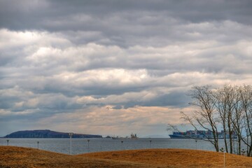 Obraz premium clouds over the river