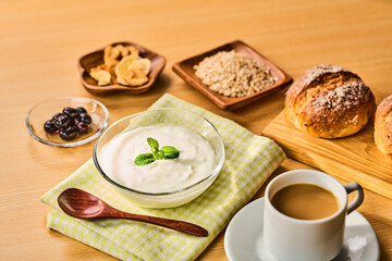 ヨーグルトの朝ごはん