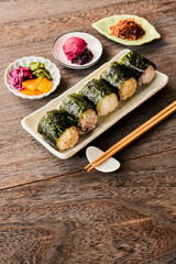 おにぎりと漬物