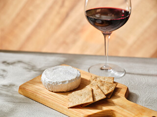 ワインとカマンベールチーズ