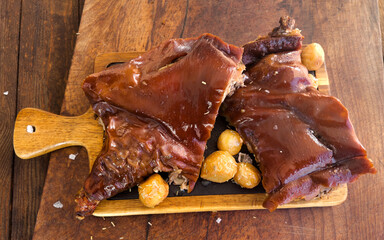 Lechona - Porcelleta negra mallorquina: Roasted pork meat with crispy skin and baked potatoes