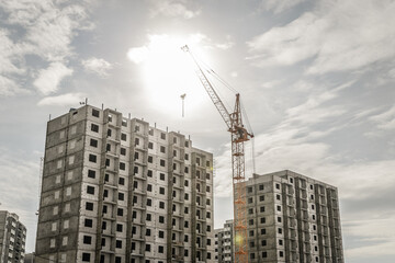 Fototapeta na wymiar New high block construction with a crane