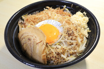 二郎インスパイア系汁なしラーメン（お持ち帰り）
