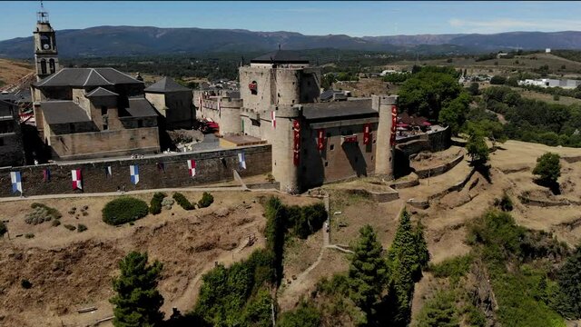 Aerial view of the beautiful medieval city of Puebla de Sanabria during the Medieval Market celebration in August; close view of the Castle of Condes de Benavente and the church of S. Mar&iacute;a del Azogue