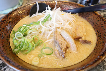 豚骨醤油ラーメン