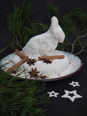 Obraz premium Der Schneehasenkuchen