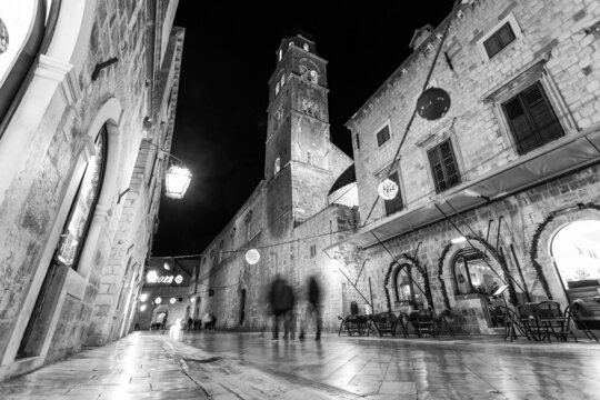 Black and white photo of street in Dubrovnik, Croatia