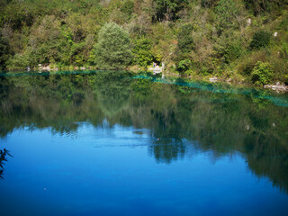 acqua cristallina al lago di cornino – forgaria nel Friuli – udine - italia
