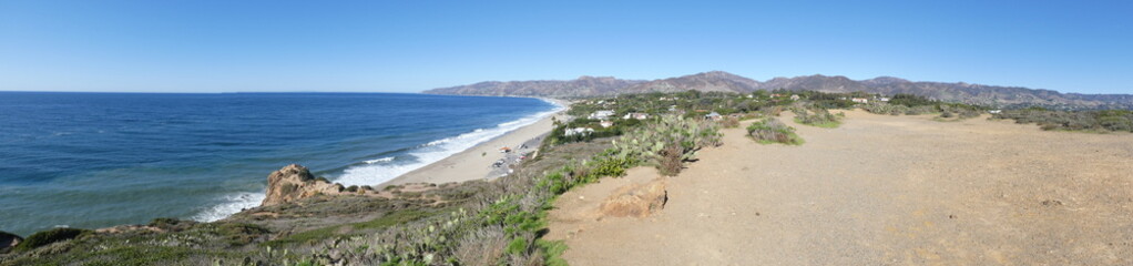 Fototapeta na wymiar view of the coast of the sea at Zuma beach