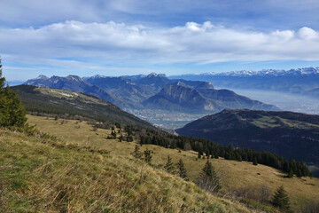 Fototapeta premium Randonnée automnale au départ d'Engins vers le plateau de la Molière dans le Vercors