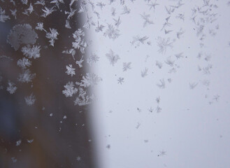 Снежинки на стекле. 