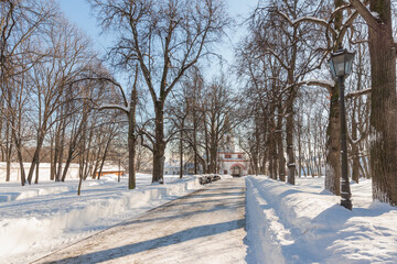 Museum-reserve Kolomenskoye. The alley leads to the Front Gate ensemble from the side of Voznesenskaya Square (16-19 centuries) on a clear winter day. Moscow, Russia