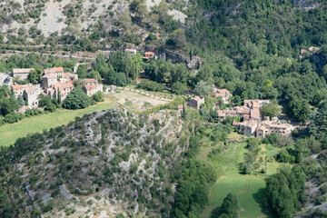Fototapeta na wymiar Panorama du village du Cirque de Navacelles, Grands sites de France, Gard, Sud de la France.