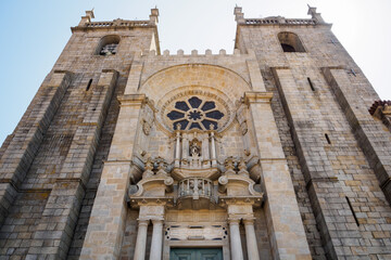 Fototapeta na wymiar Facade of the cathedral of Porto