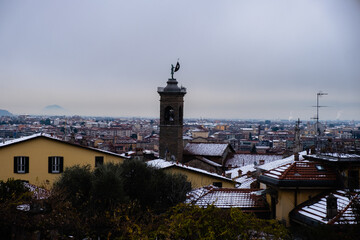 Fototapeta na wymiar city of Bergamo in Italy covered in snow during winter