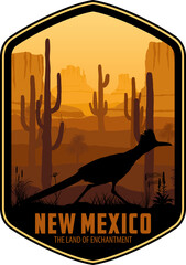 Obraz premium New Mexico vector label with Greater Roadrunner in desert with saguaro