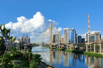 Ponte Octavio Frias de Oliveira (Ponte Estaiada) em São Paulo, Brasil, América Latina