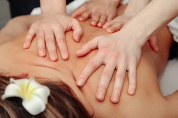 Obraz na płótnie Canvas Massage in four hands in SPA salon